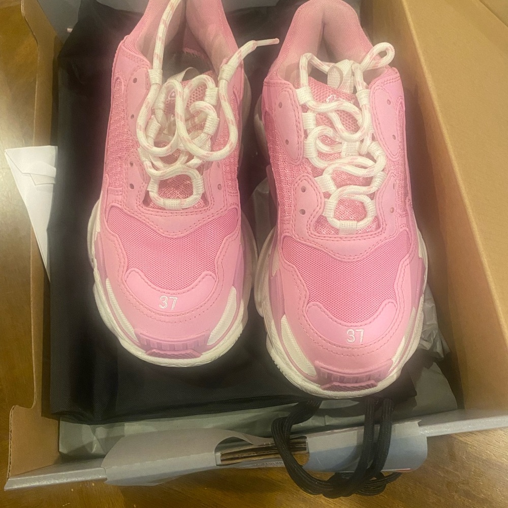 Balenciaga light pink and white sneakers size 37. - Picture 5 of 6
